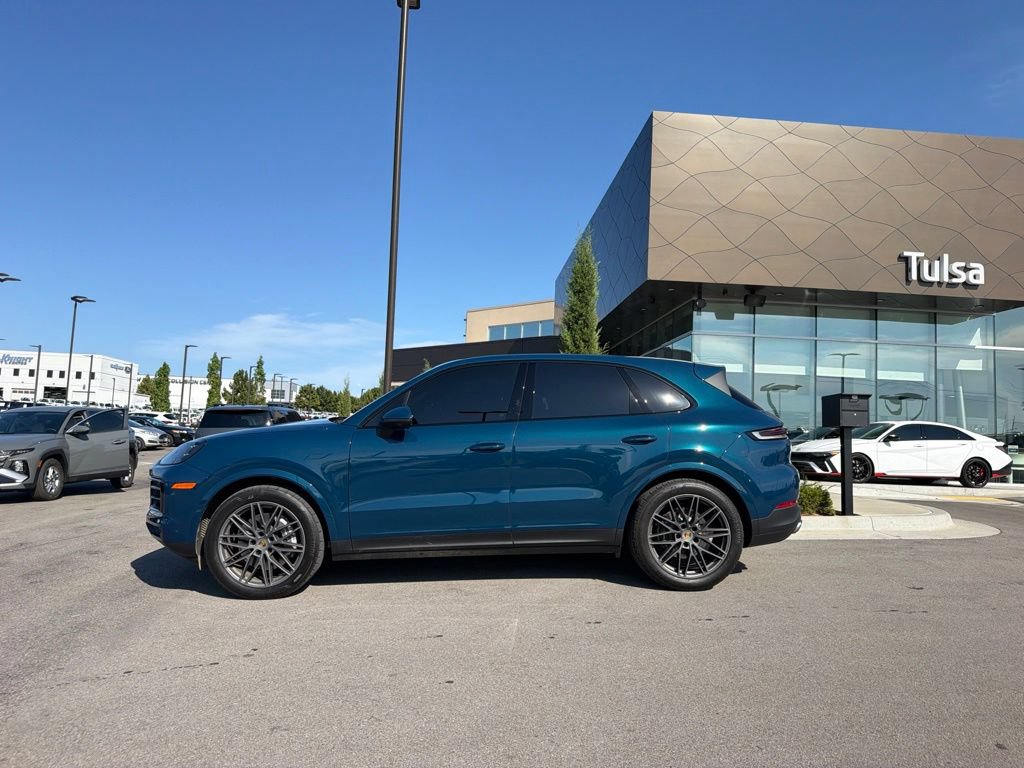 Used 2024 Porsche Cayenne AWD/4WD image 6
