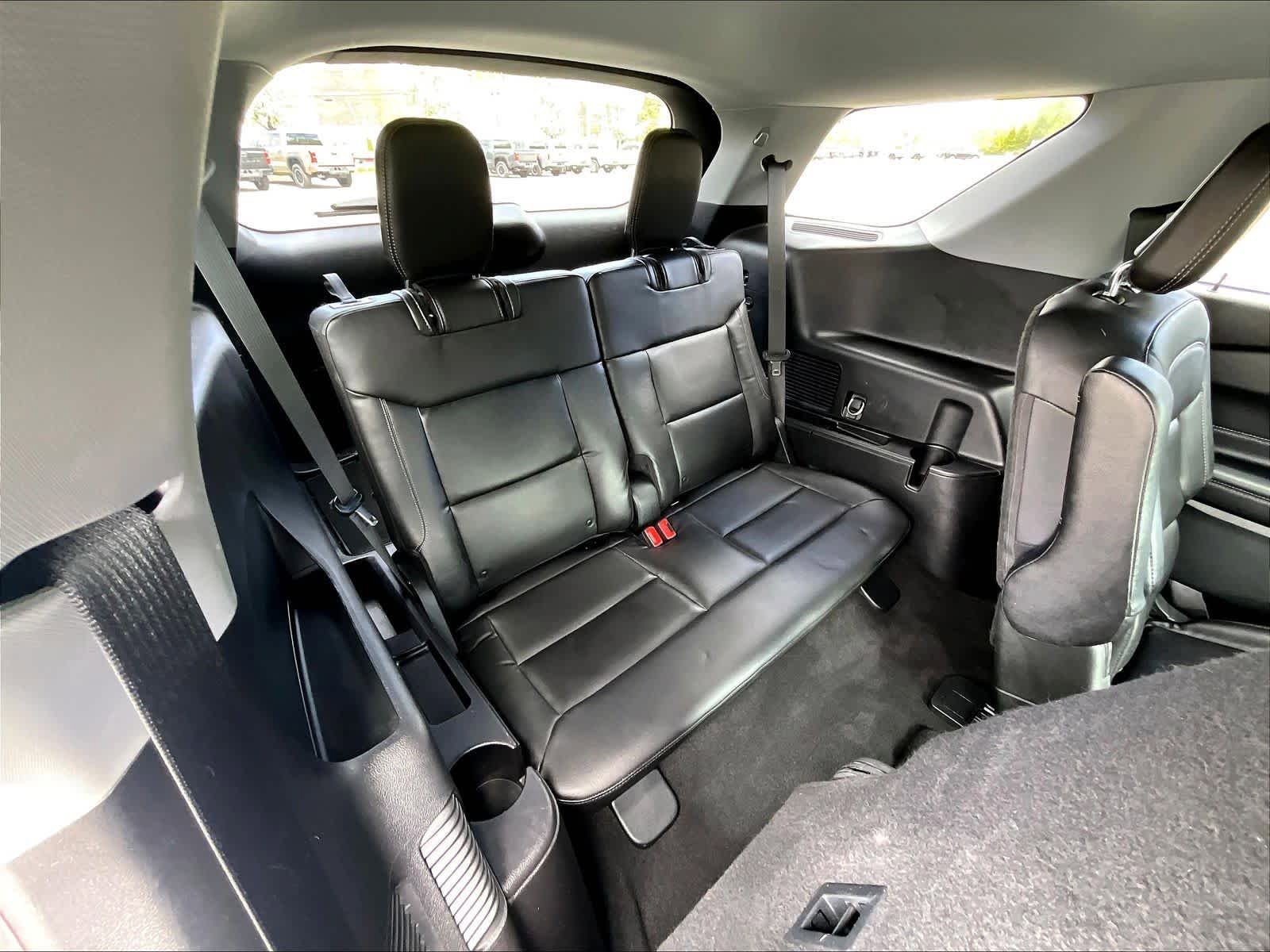 Used 2020 Ford Explorer XLT w/ Equipment Group 202A AWD/4WD image 17