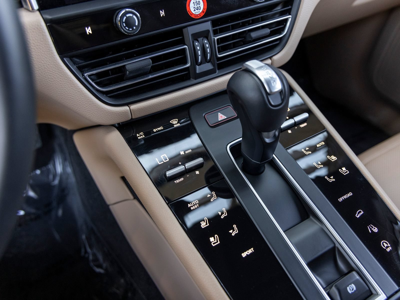 Certified 2026 Porsche Macan AWD/4WD image 45