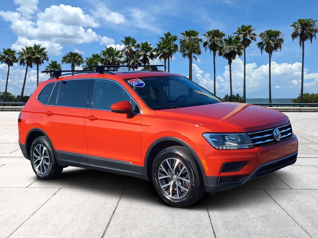 Used 2018 Volkswagen Tiguan SE w/ Panoramic Sunroof Package FWD image 3