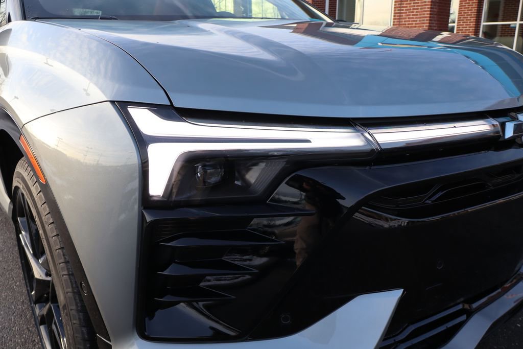 New 2026 Chevrolet Blazer EV SS w/ LPO, Blackout Package AWD/4WD image 7