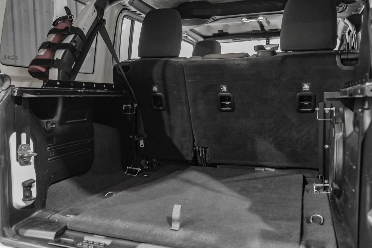 Used 2018 Jeep Wrangler Unlimited Sahara image 55