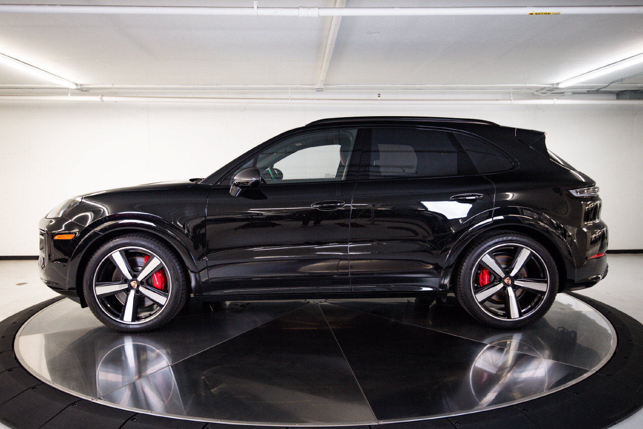 Certified 2026 Porsche Cayenne GTS AWD/4WD image 2