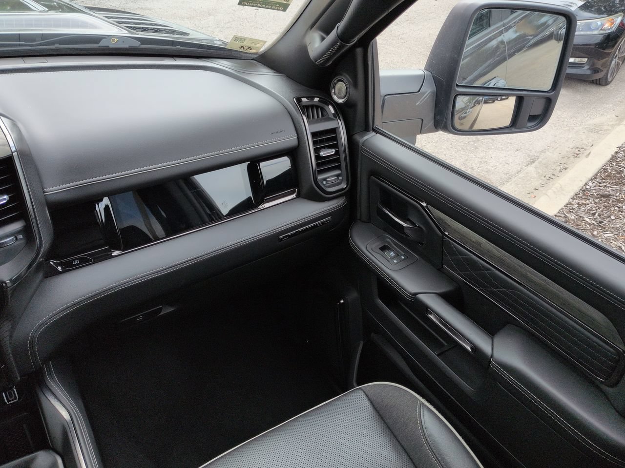 Used 2025 RAM 2500 Limited AWD/4WD image 17