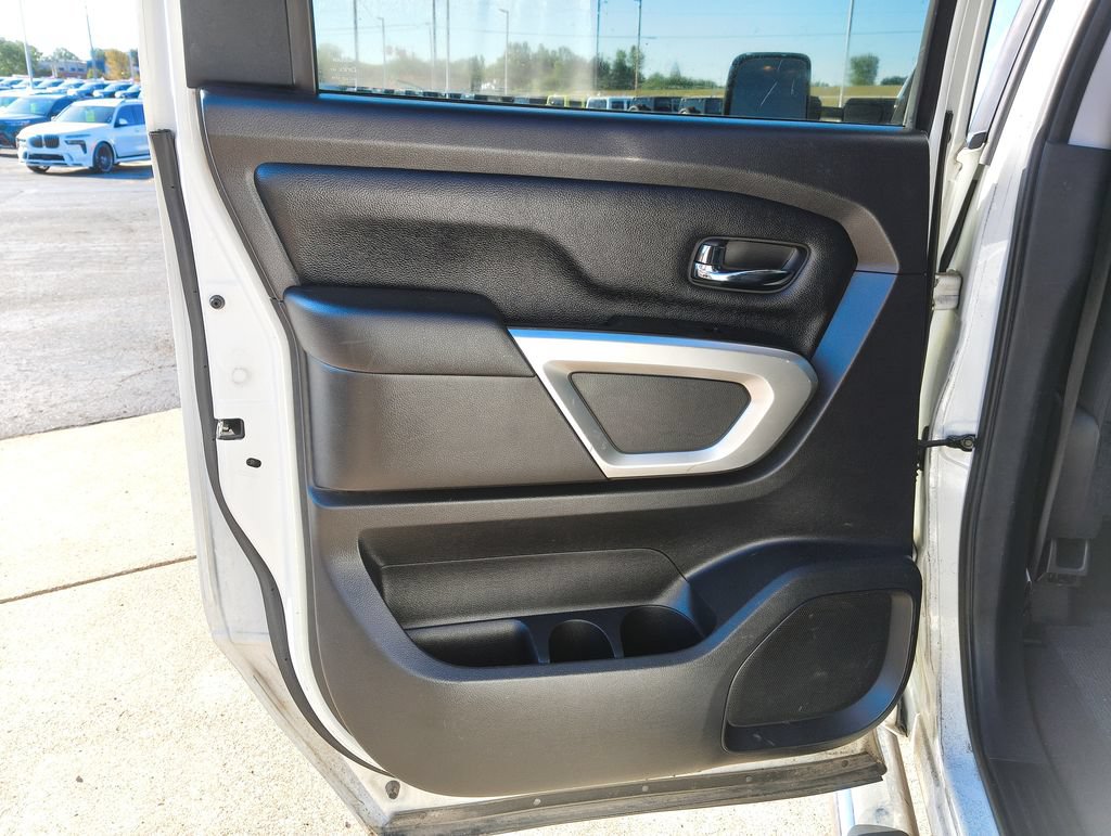 Used 2017 Nissan Titan SV AWD/4WD image 24