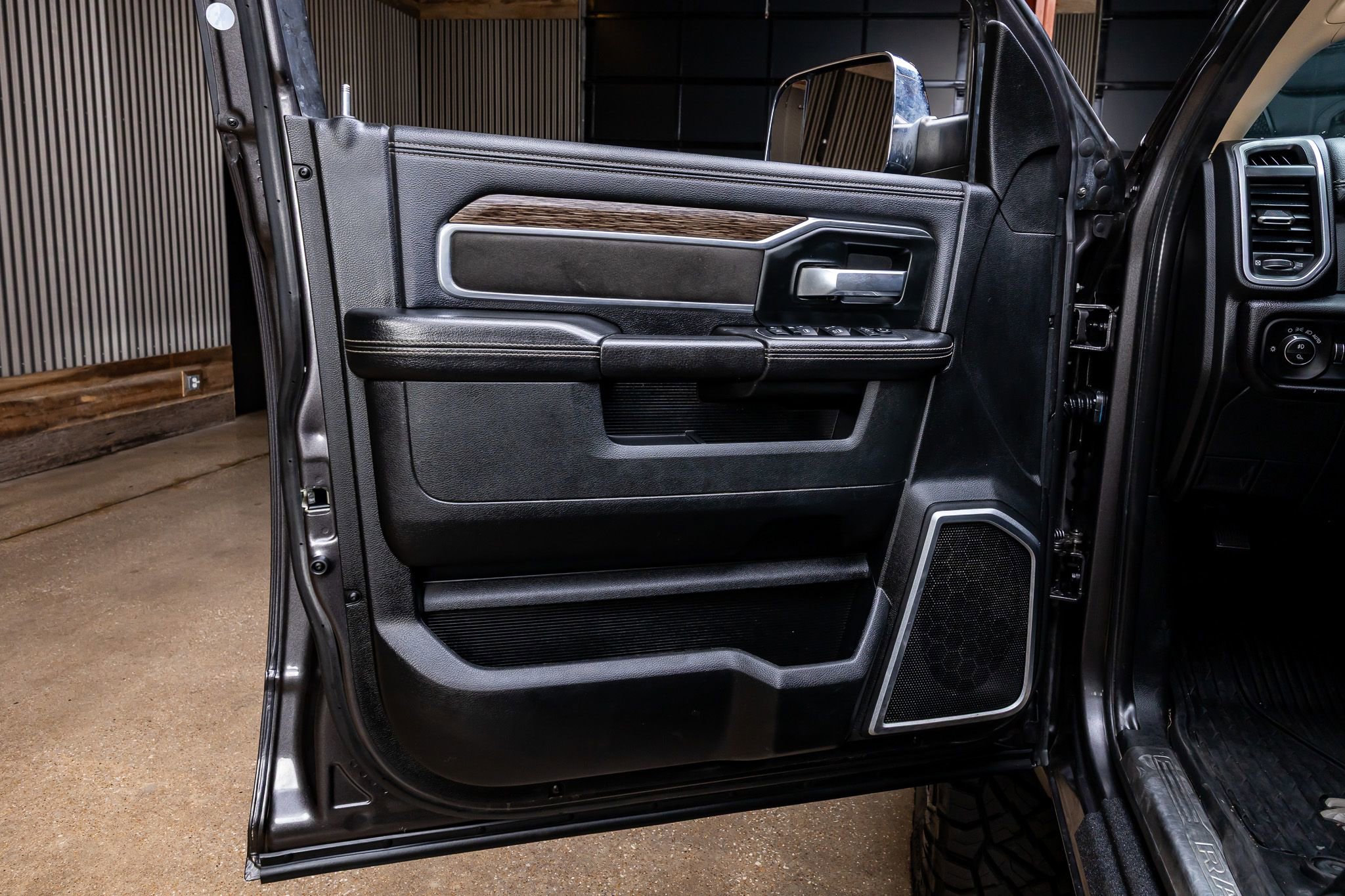 Used 2020 RAM 2500 Laramie AWD/4WD image 36