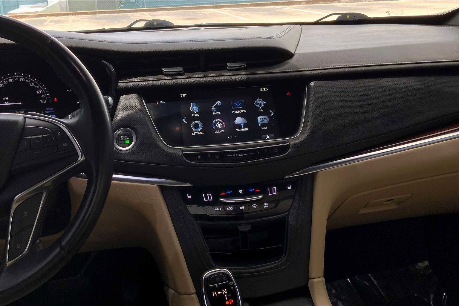 Used 2018 Cadillac XT5 Luxury w/ Driver Awareness Package image 12