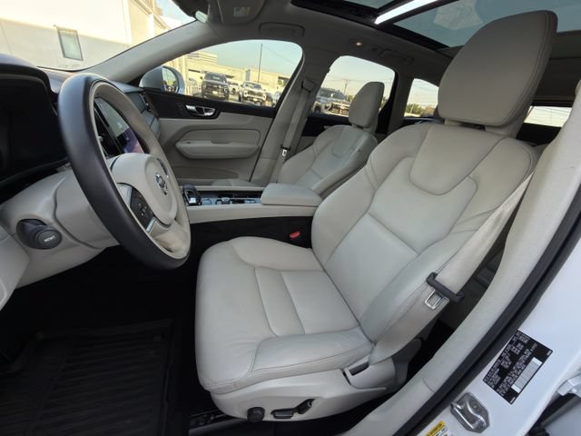 Used 2022 Volvo XC60 B5 Momentum w/ Advanced Package AWD/4WD image 26