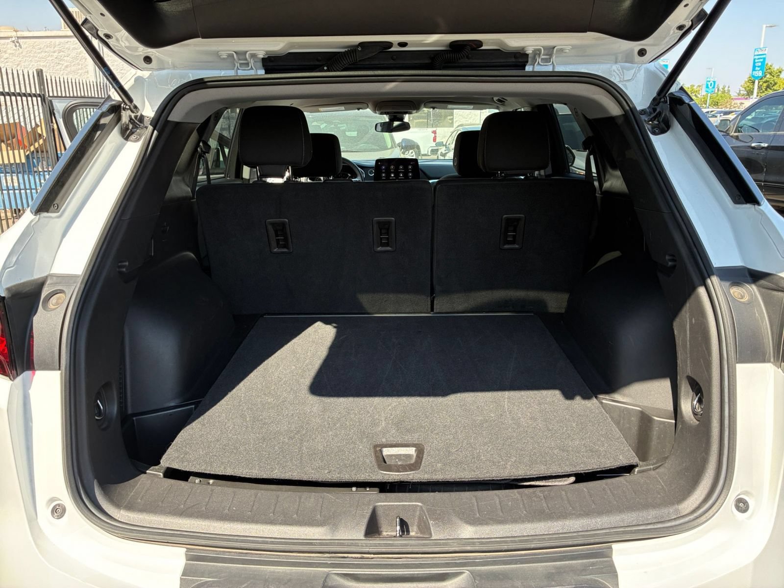 Used 2025 Chevrolet Blazer LT FWD image 27