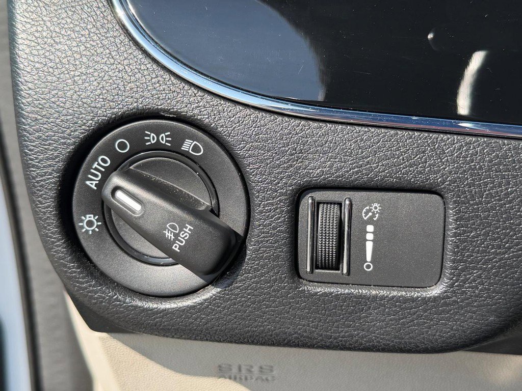 Used 2018 Dodge Grand Caravan SXT image 31