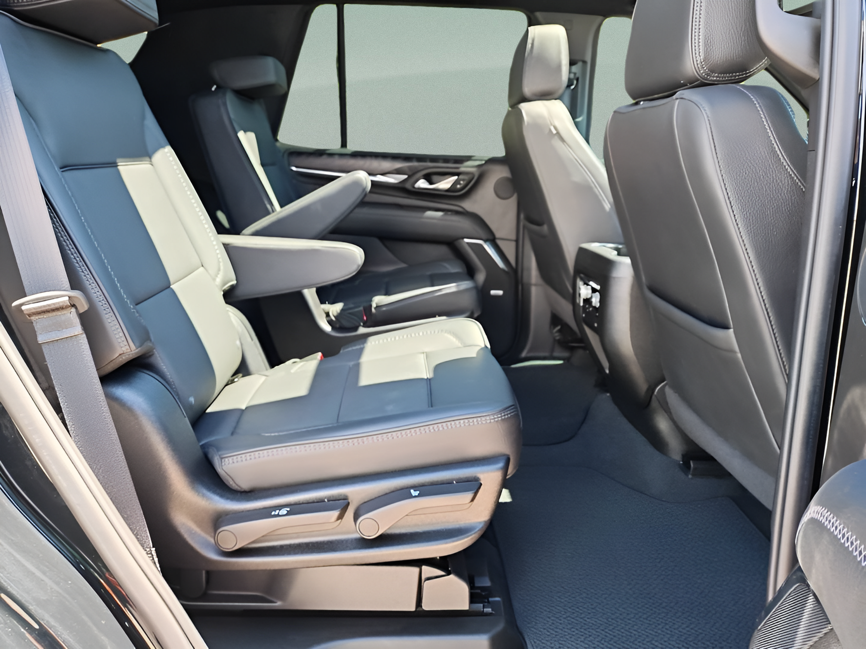Used 2024 GMC Yukon Denali w/ Max Trailering Package AWD/4WD image 24