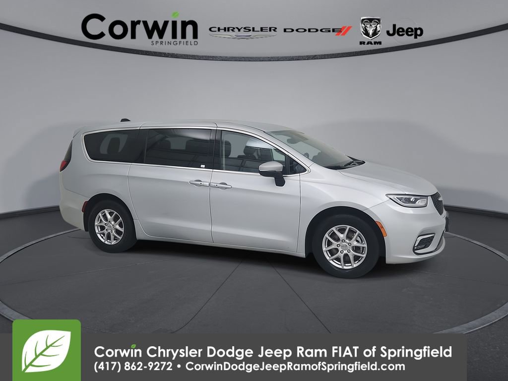 Certified 2023 Chrysler Pacifica Touring-L image 1