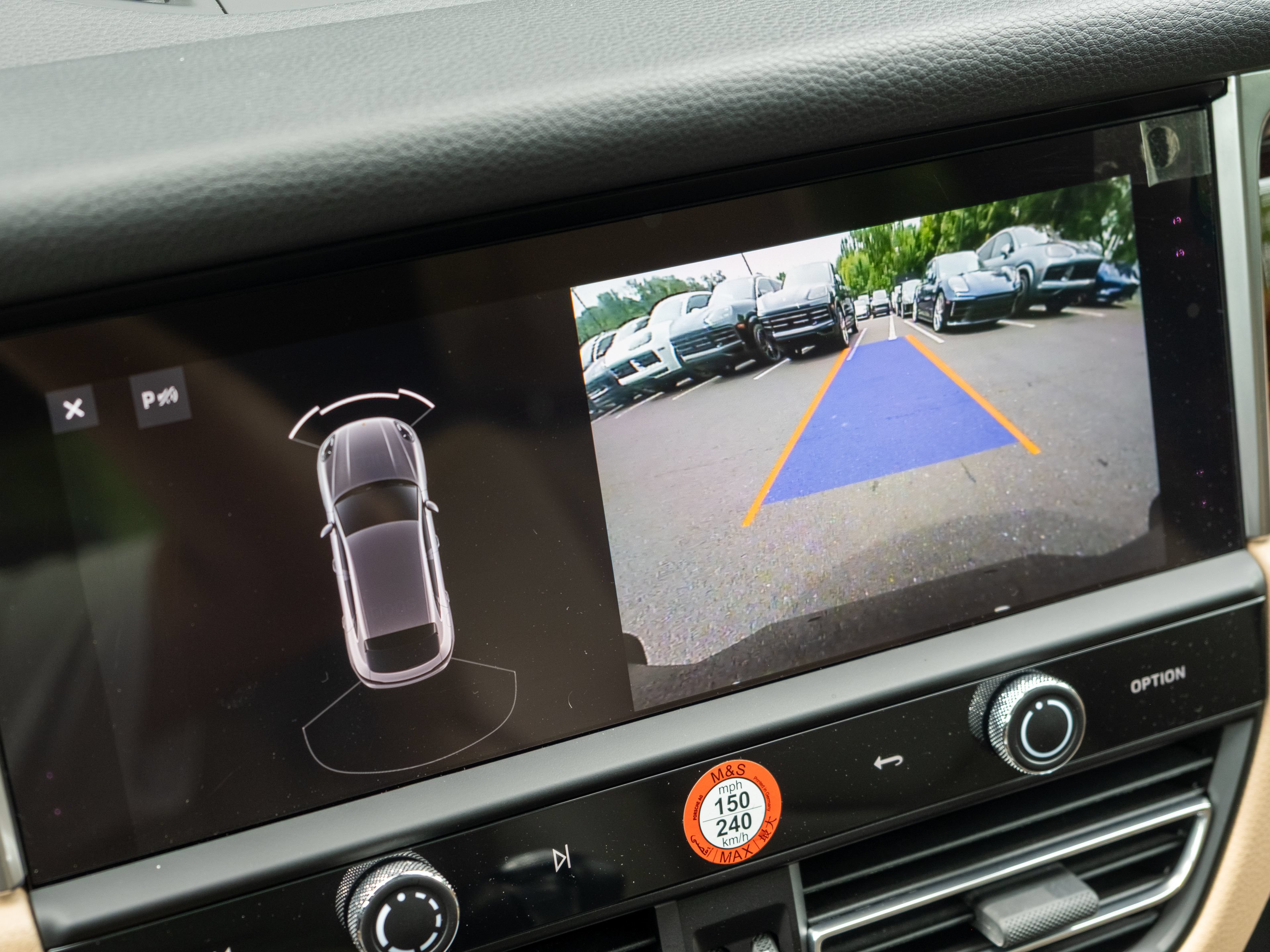 Certified 2023 Porsche Macan AWD/4WD image 28