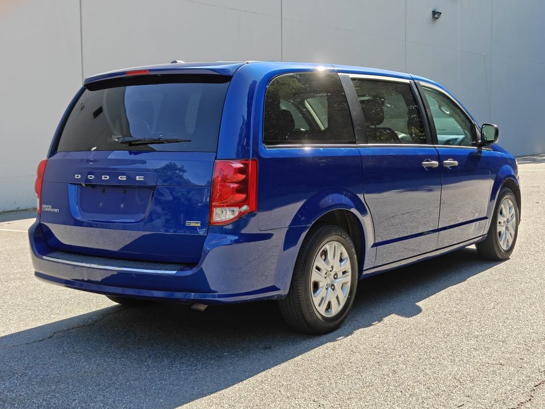 Used 2019 Dodge Grand Caravan SE w/ UConnect Hands-Free Group FWD image 3