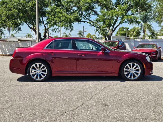 Used 2017 Chrysler 300 Limited image 4
