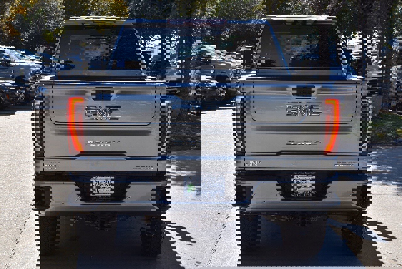 Used 2024 GMC Sierra 2500 Denali Ultimate image 9