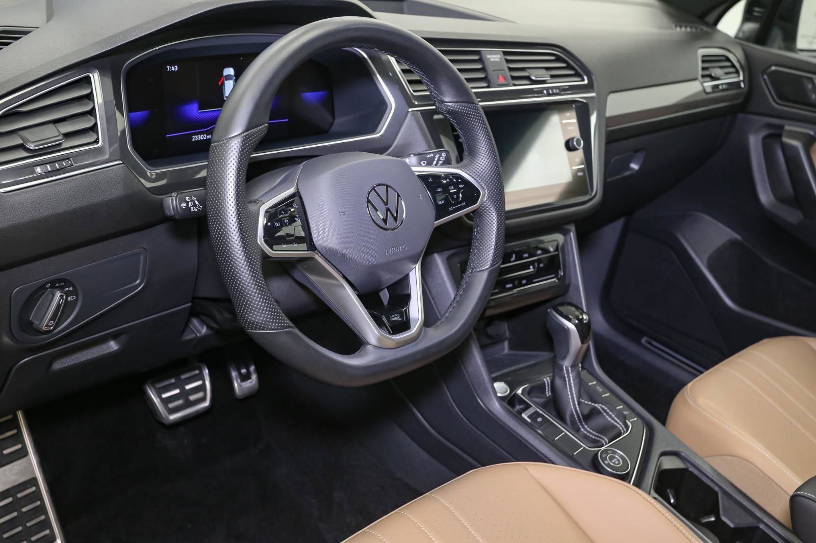 Certified 2023 Volkswagen Tiguan SE R-Line image 27