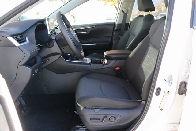 Used 2025 Toyota RAV4 XLE image 15