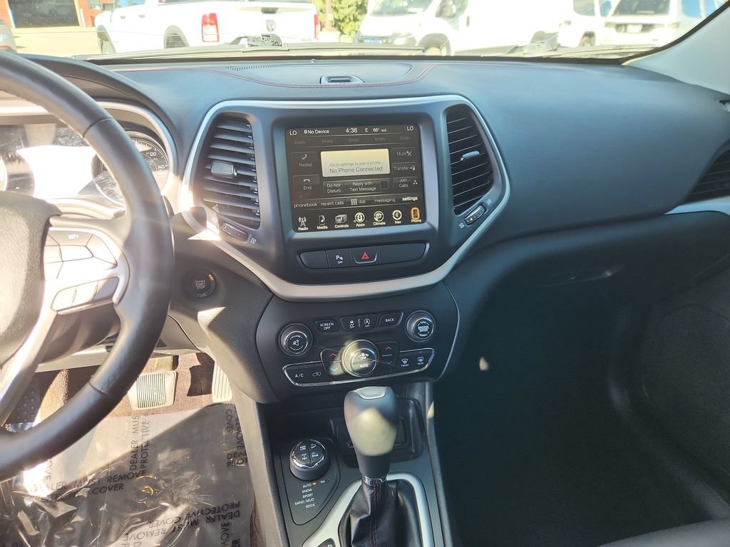 Used 2018 Jeep Cherokee Trailhawk w/ Quick Order Package 27L AWD/4WD image 19
