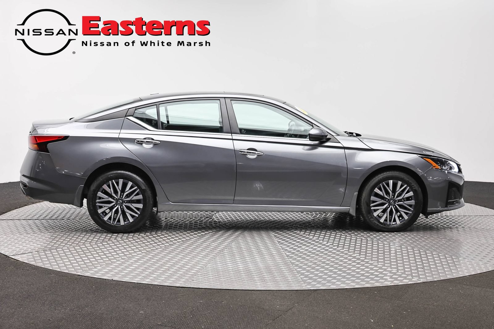 Used 2023 Nissan Altima 2.5 SV w/ SV Premium Package AWD/4WD image 4