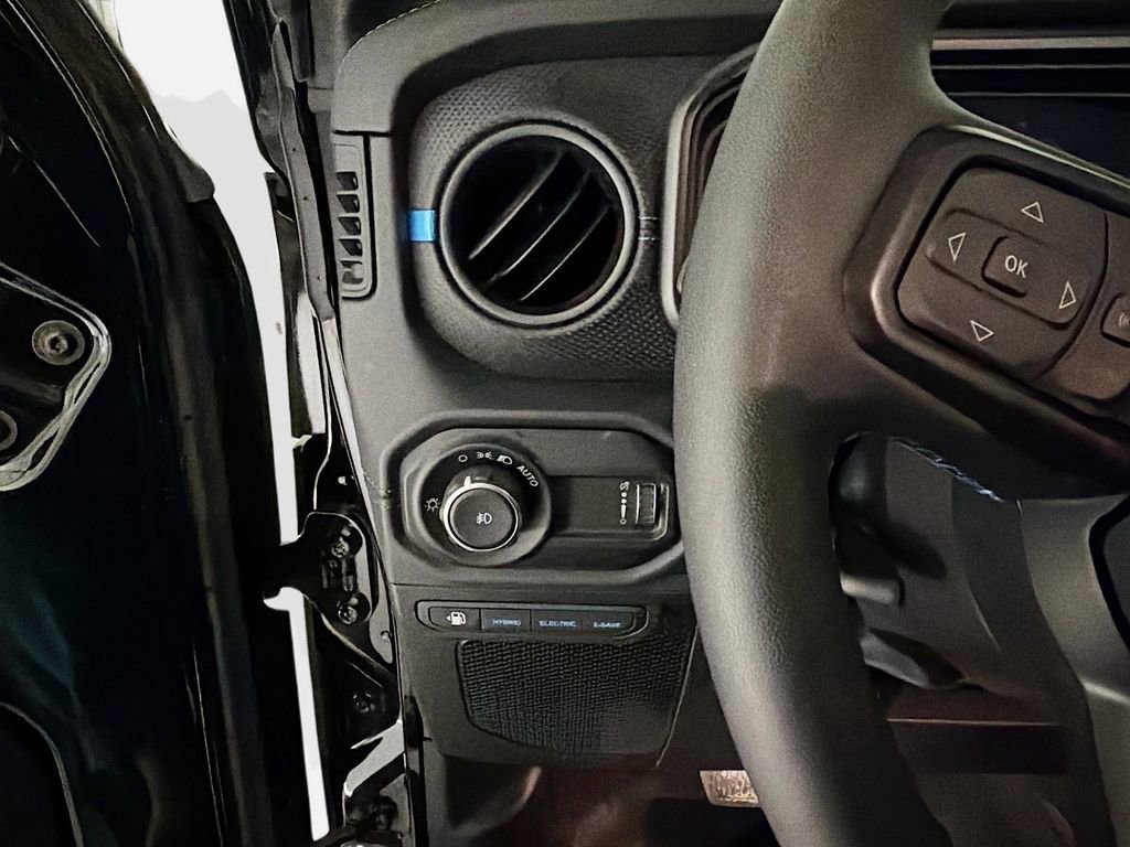 Used 2025 Jeep Wrangler Unlimited Rubicon 4xe w/ Convenience Group AWD/4WD image 10