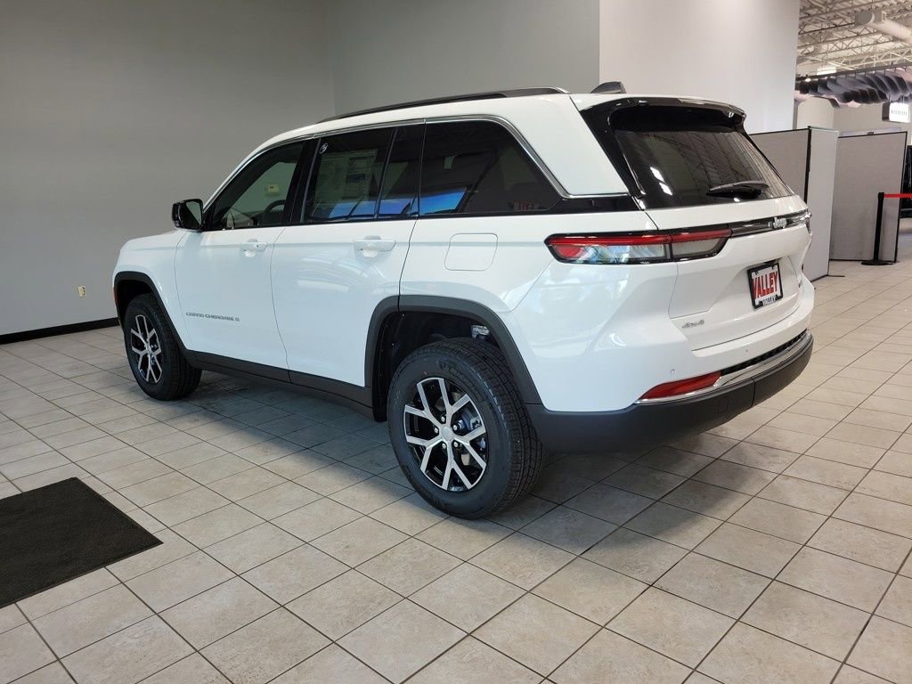 New 2025 Jeep Grand Cherokee Limited image 4