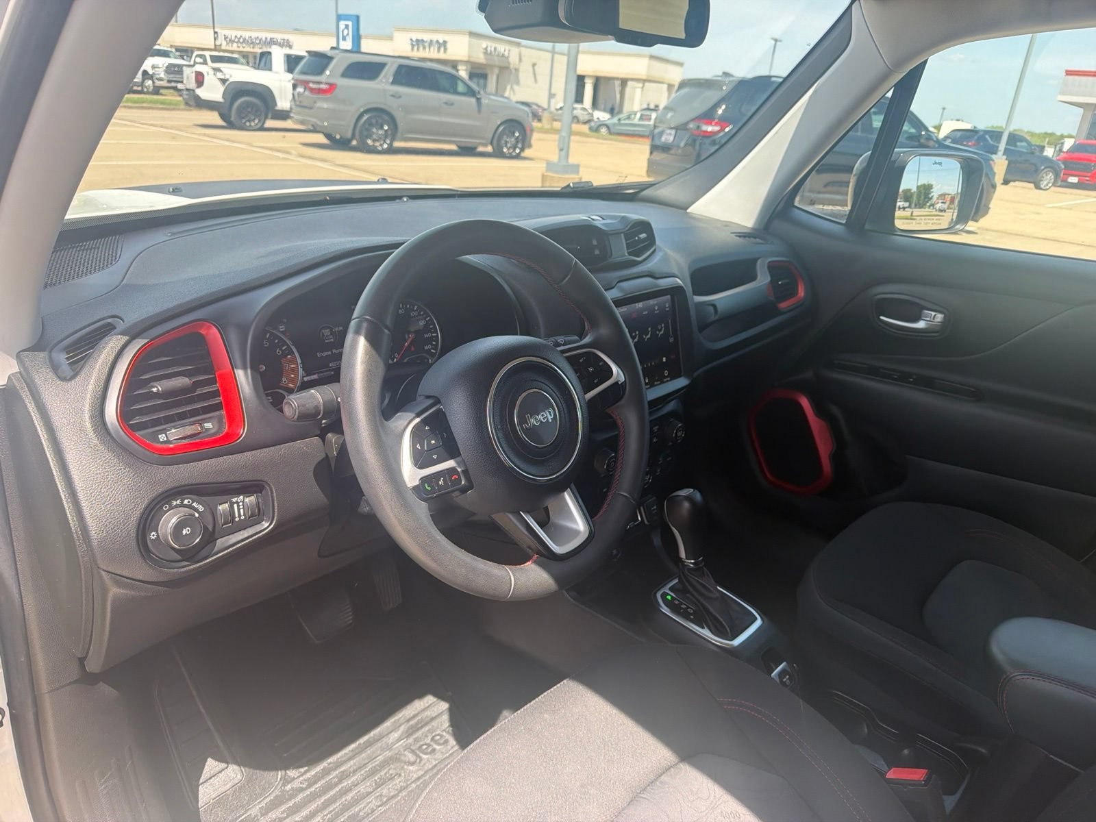 Used 2023 Jeep Renegade Trailhawk AWD/4WD image 9