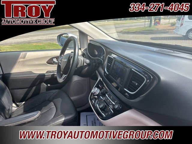 Used 2018 Chrysler Pacifica Touring-L image 25