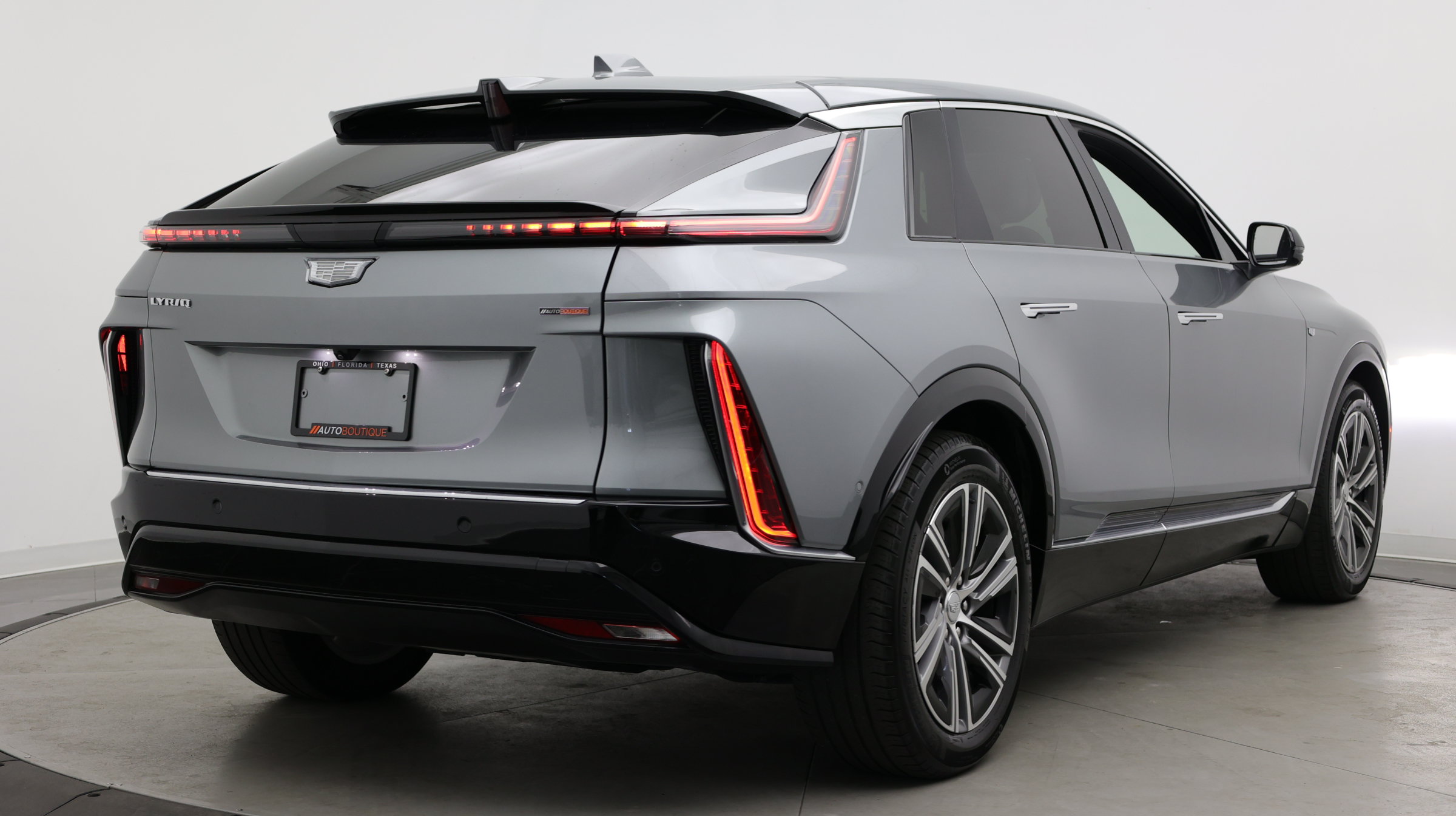 Used 2024 Cadillac Lyriq Luxury RWD image 7