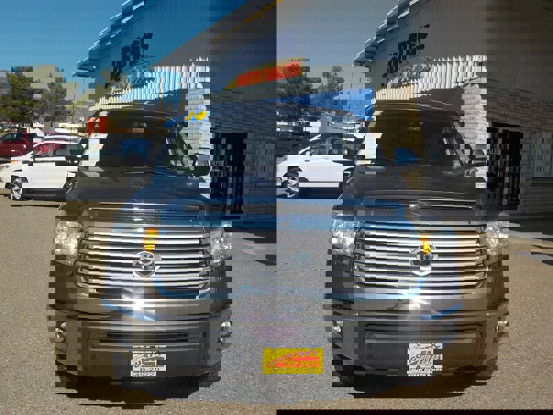 Used 2014 Toyota Tundra Limited w/ Limited Premium Package image 15