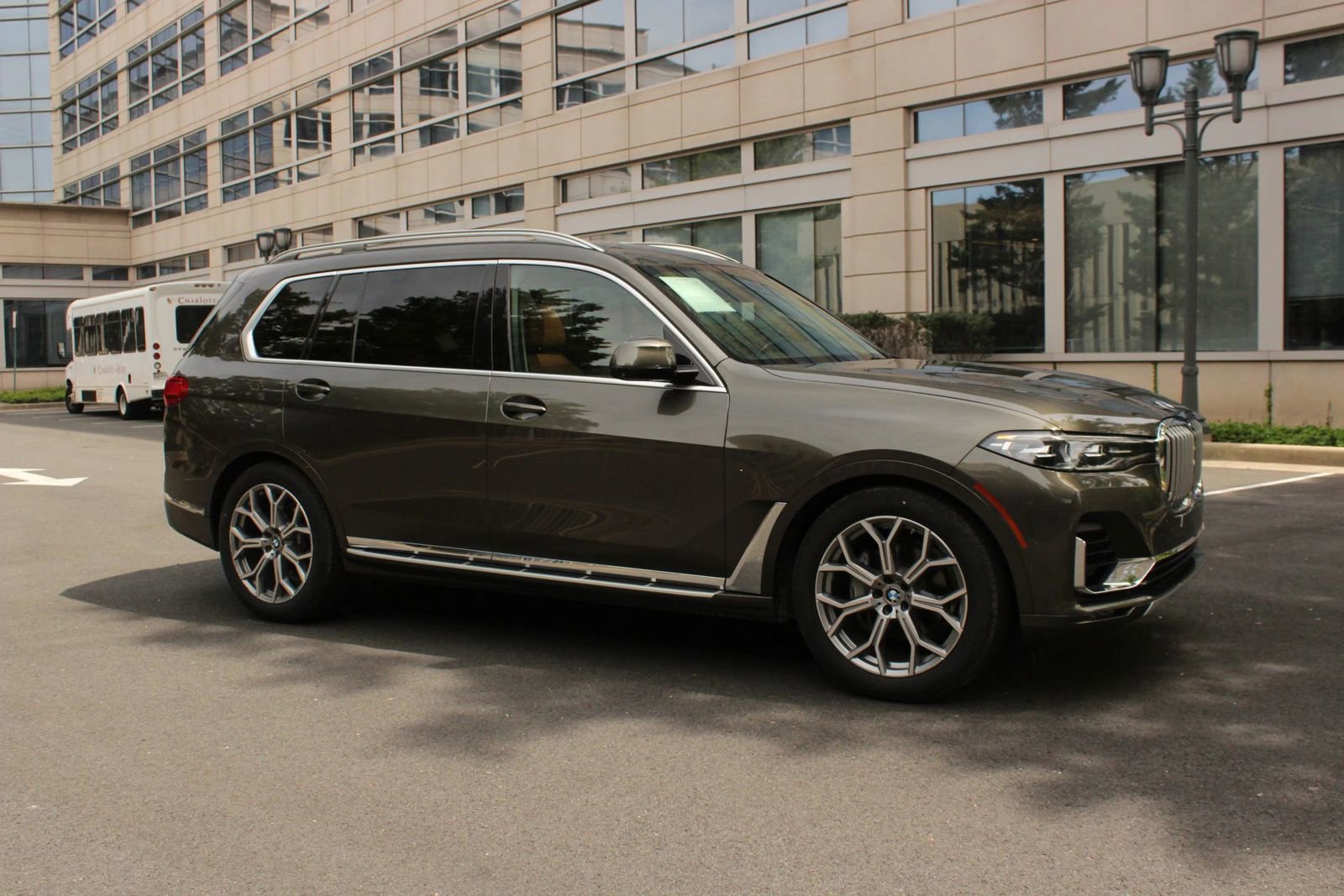 Used 2020 BMW X7 xDrive40i w/ Premium Package AWD/4WD image 2