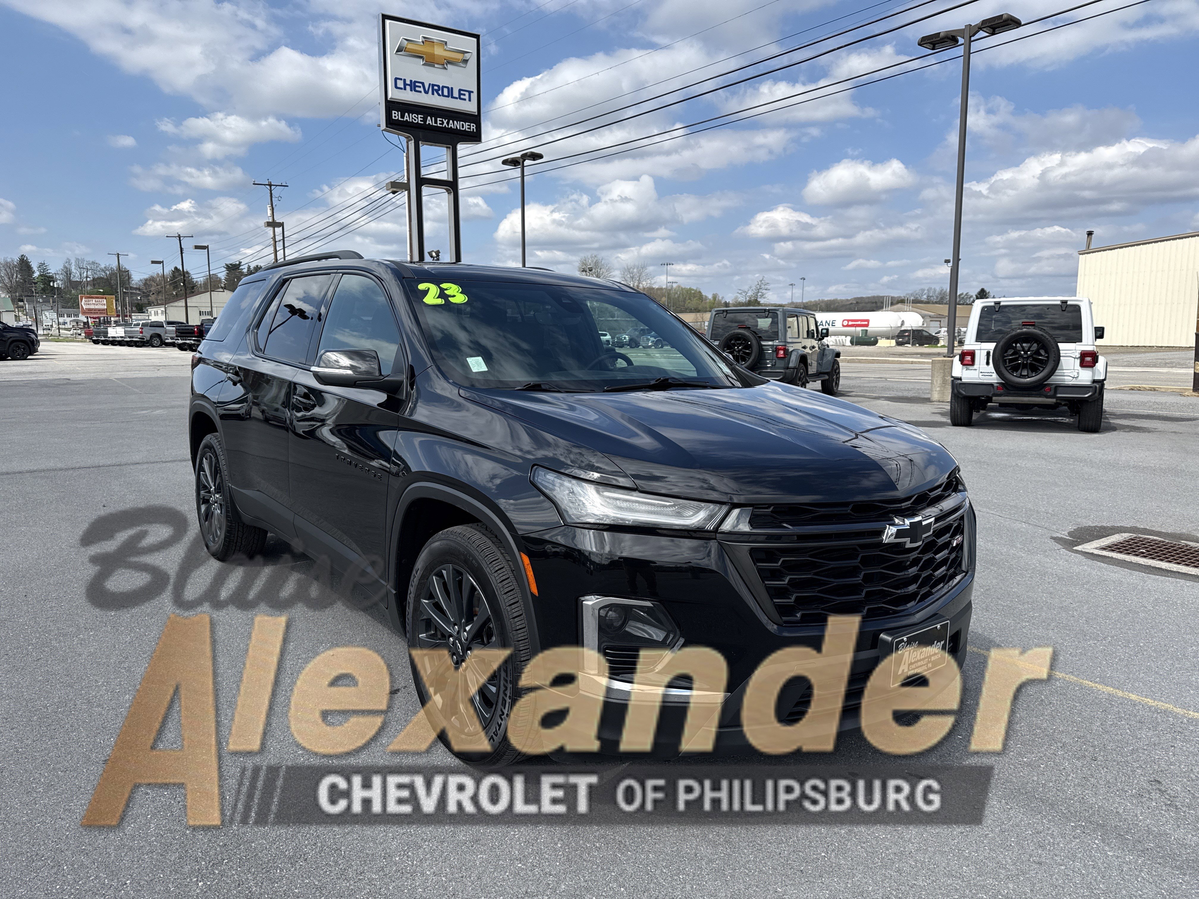 Used 2023 Chevrolet Traverse RS AWD/4WD image 1