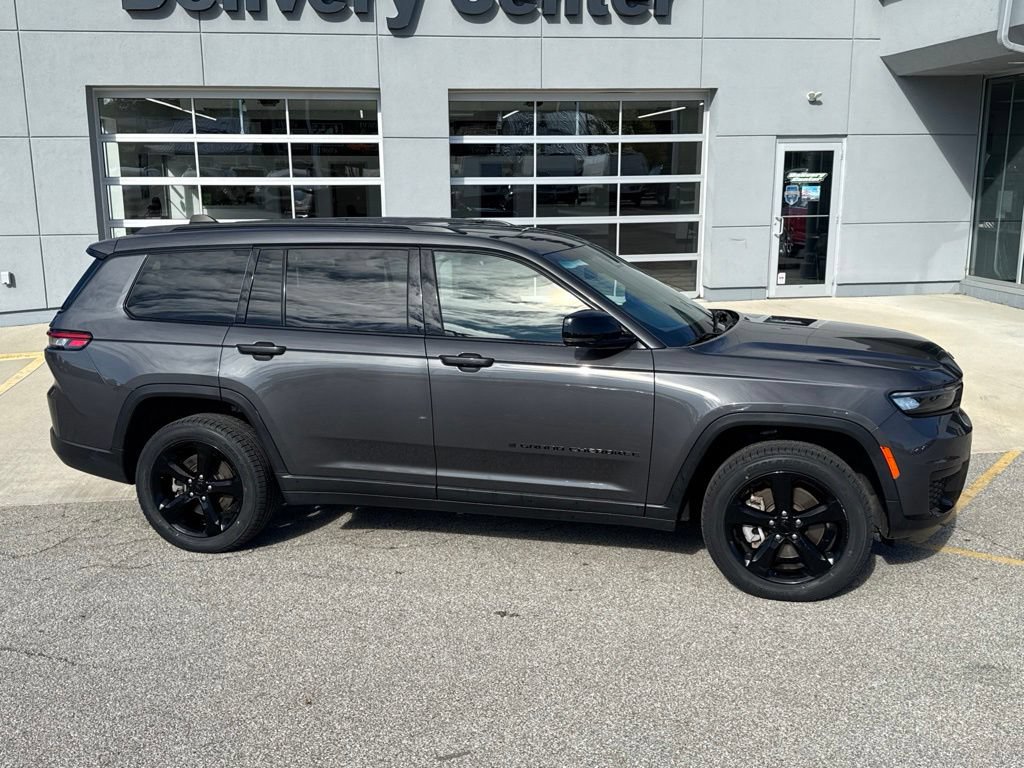 Used 2023 Jeep Grand Cherokee L Laredo AWD/4WD image 10