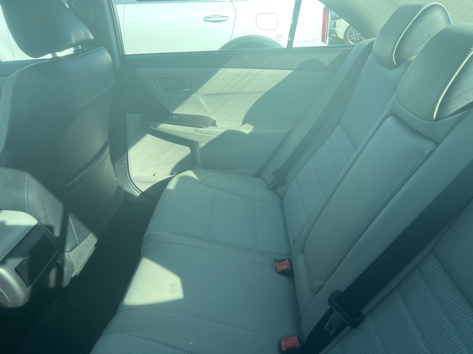Used 2016 Toyota Camry SE w/ Moonroof Package image 18