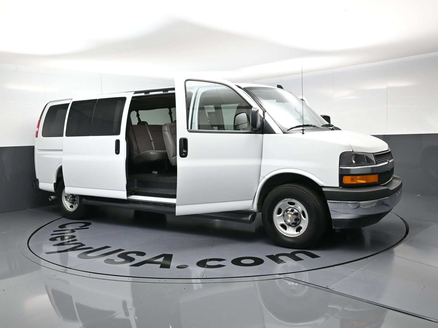 Used 2025 Chevrolet Express 3500 LT w/ LT Preferred Equipment Group RWD image 22