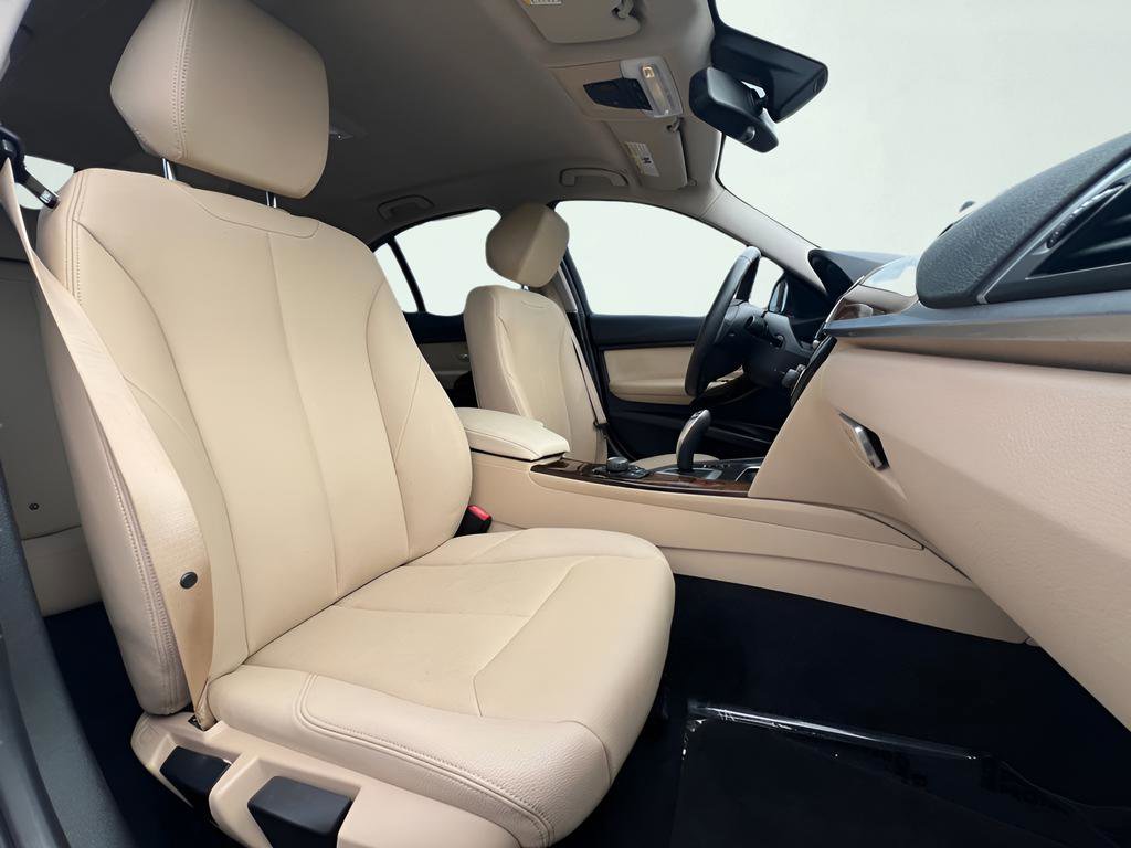 Used 2018 BMW 320i Sedan RWD image 29
