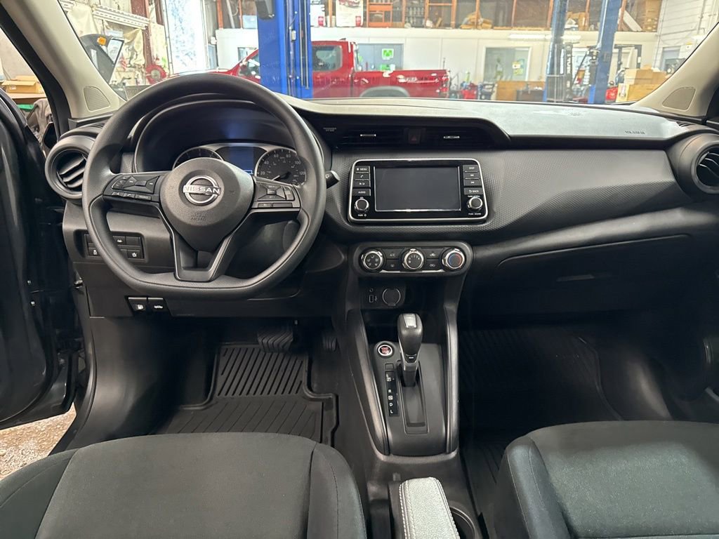 Certified 2025 Nissan Kicks Play S image 13