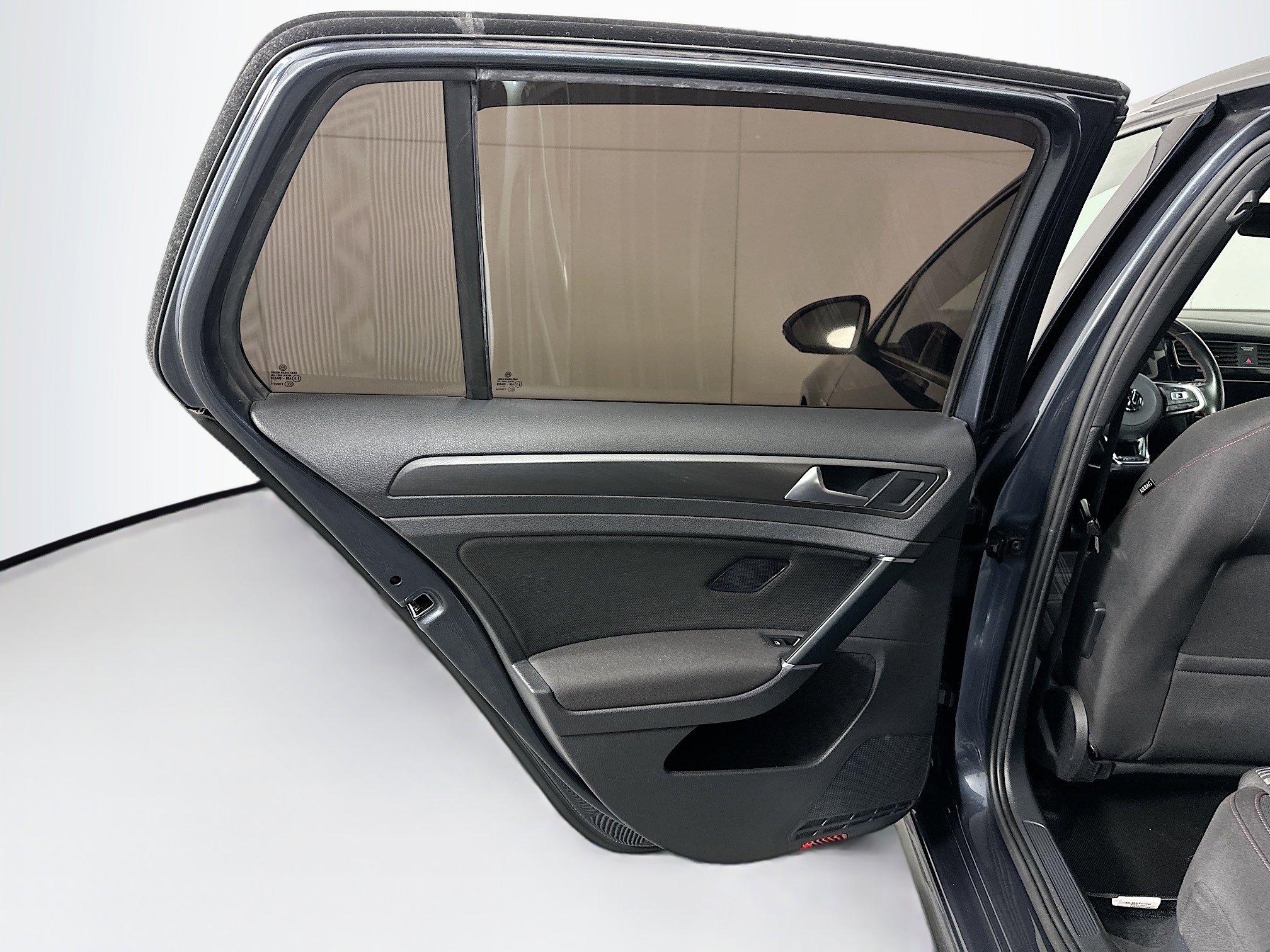 Used 2018 Volkswagen Golf S image 24