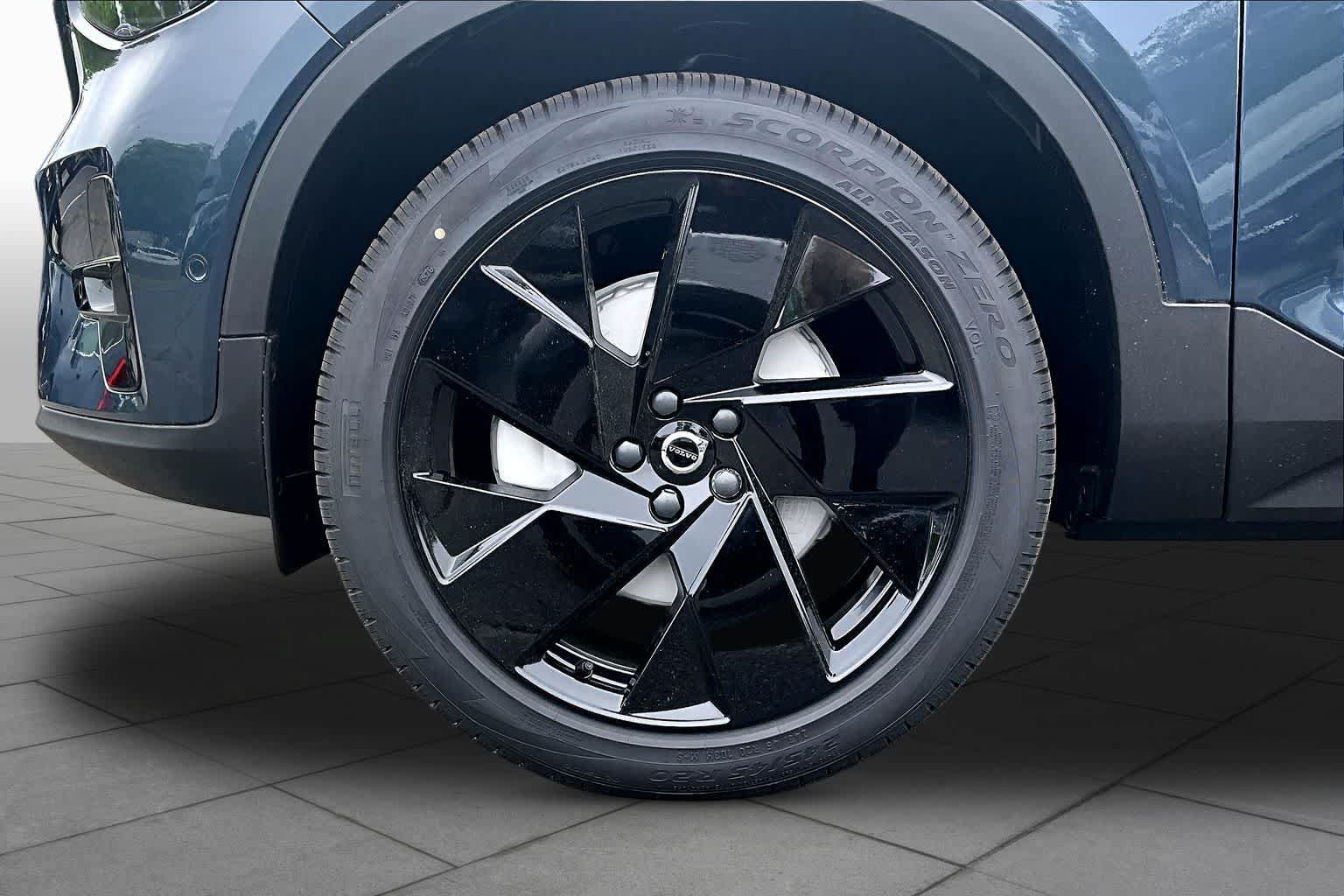 New 2026 Volvo XC40 B5 Ultra w/ Protection Package Premier AWD/4WD image 16