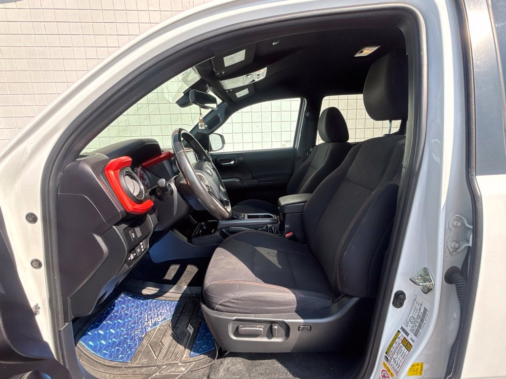 Used 2020 Toyota Tacoma TRD Sport RWD image 3