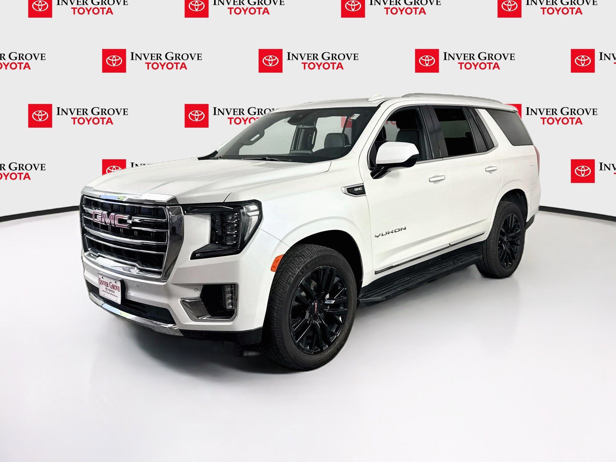 Used 2023 GMC Yukon SLT AWD/4WD image 1