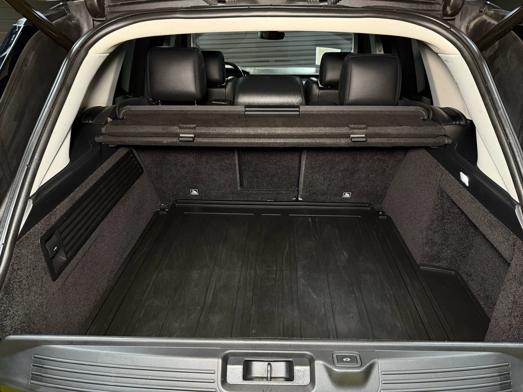 Used 2017 Land Rover Range Rover Sport Utility 4D image 12