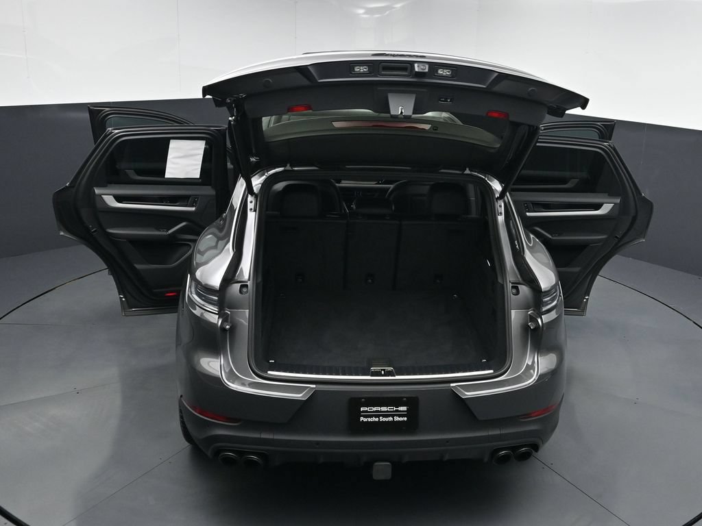Certified 2025 Porsche Cayenne AWD/4WD image 32