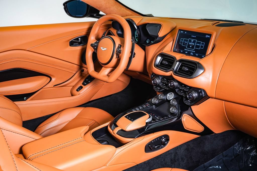 Used 2023 Aston Martin V8 Vantage Roadster RWD image 18