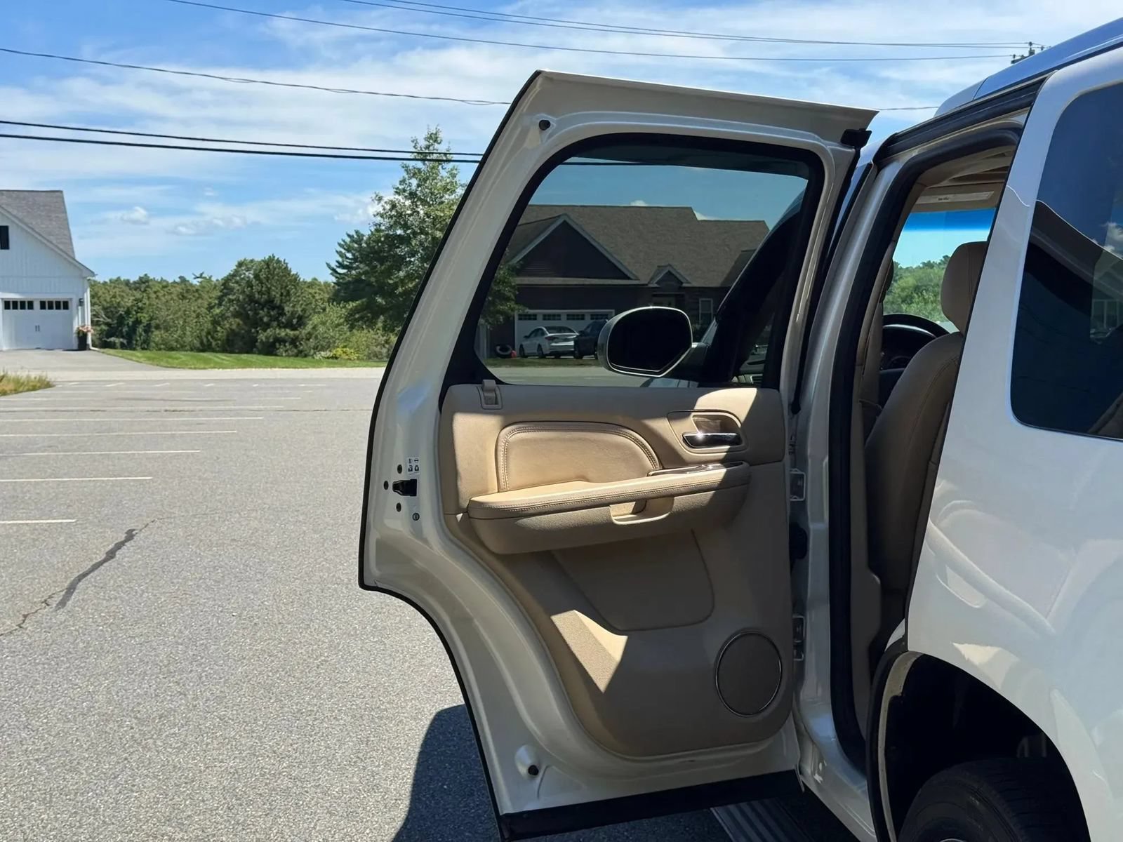 Used 2012 Cadillac Escalade Premium AWD/4WD image 13