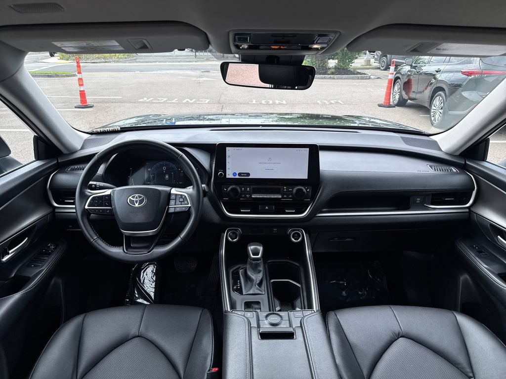 Used 2026 Toyota Grand Highlander AWD image 12