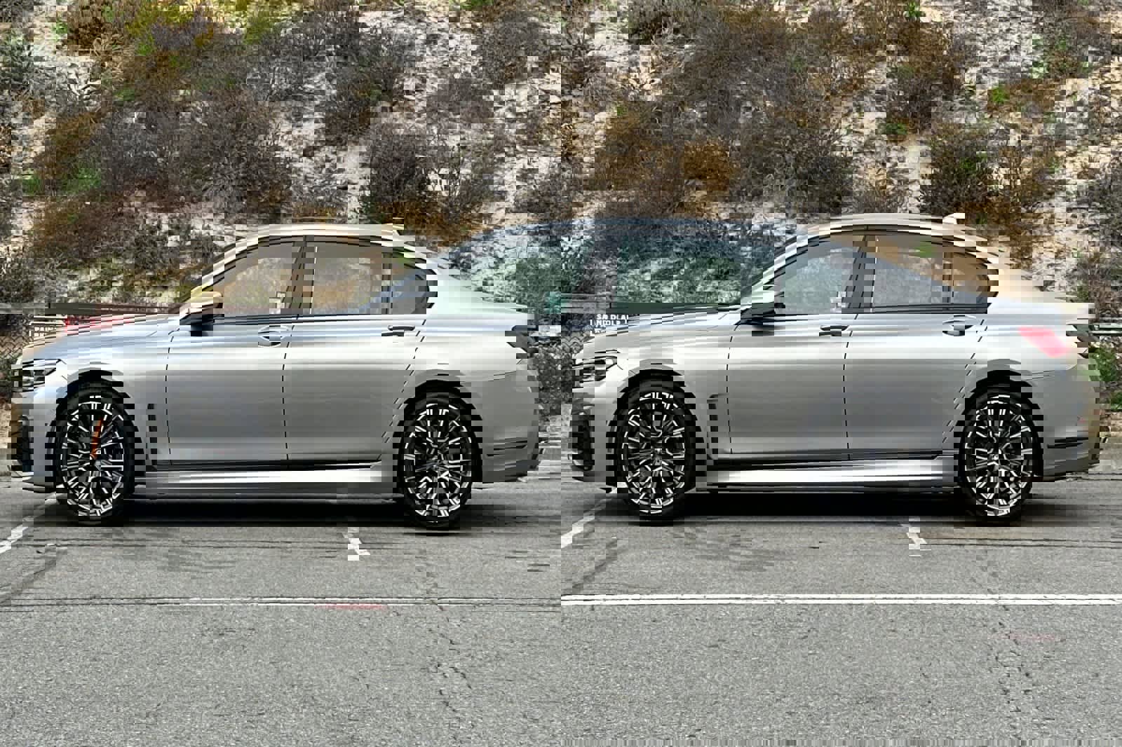 Used 2022 BMW 740i w/ M Sport Package image 9