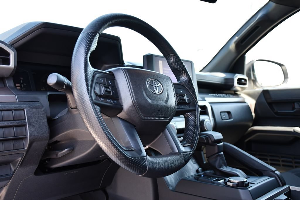 Used 2025 Toyota Tacoma SR5 AWD/4WD image 15