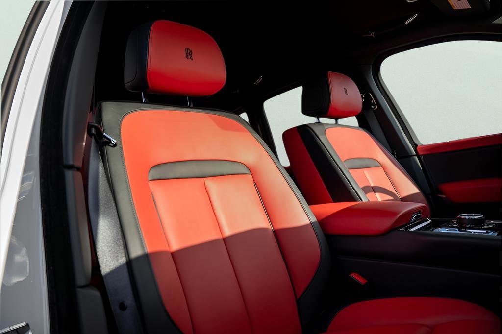 Used 2022 Rolls-Royce Cullinan Black Badge image 36