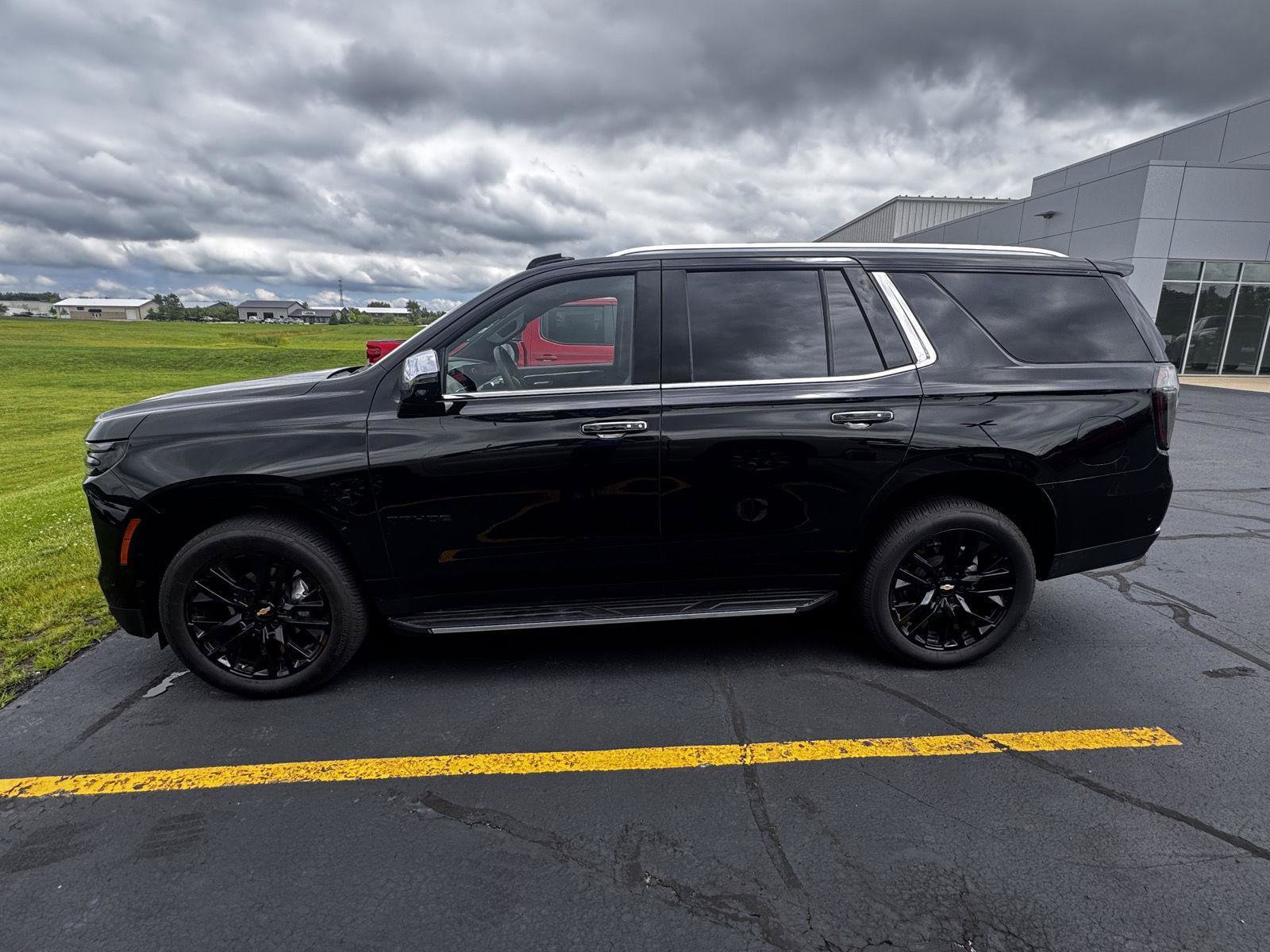 Used 2026 Chevrolet Tahoe Premier AWD/4WD image 2